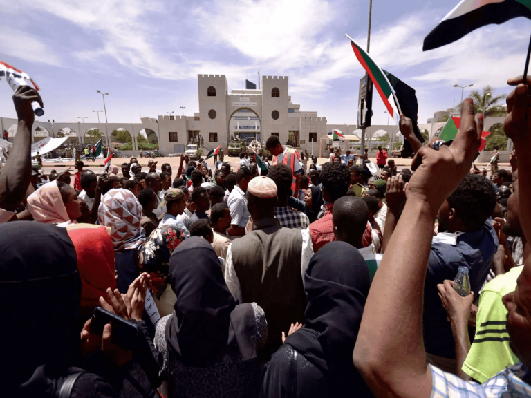 سياسي سوداني watanserb.com