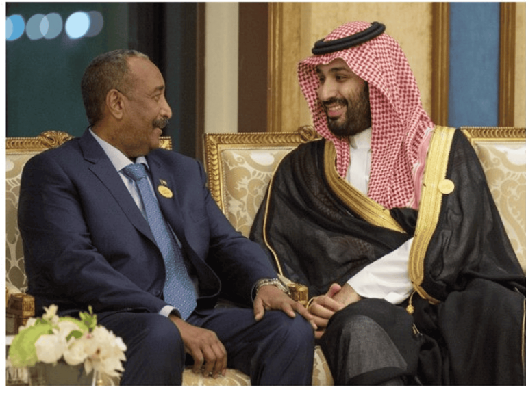 الإمارات بعد السعودية مباشرة أعلنت تأييدها للمجلس العسكري الانتقالي في السودان وهذا ما قالته عن البرهان المجلس العسكري الانتقالي watanserb.com