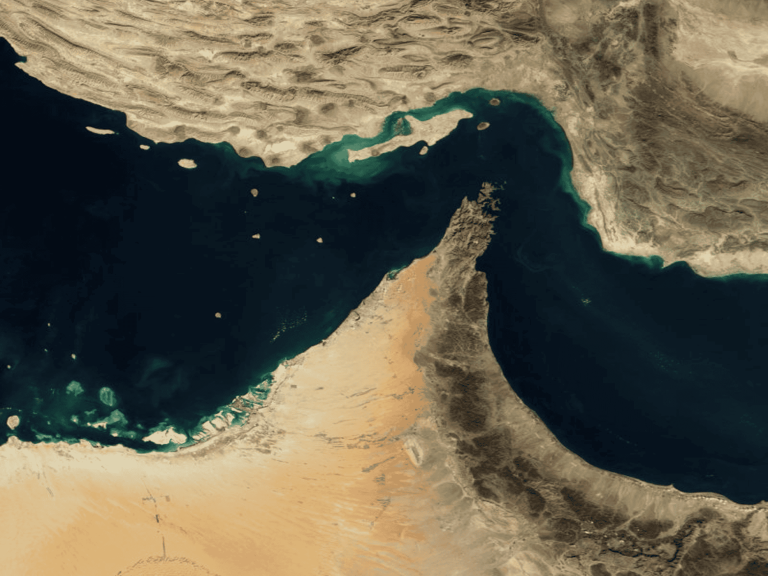إيران هددت بإغلاق مضيق “هرمز” اذا نفذت واشنطن “عقوباتها” وهذا ما قالته تركيا وكوريا الجنوبية إغلاق مضيق هرمز watanserb.com