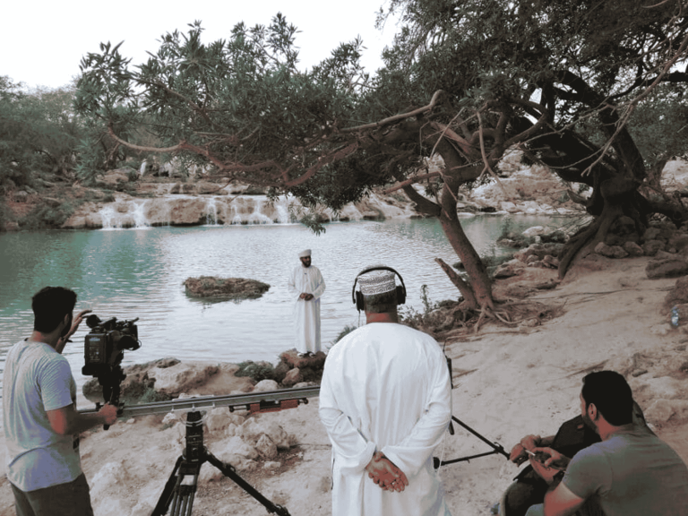 انقاذ طفلة ووالدها من الغرق watanserb.com