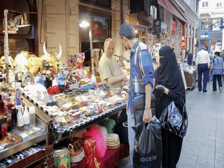 صحيفة “الرياض” تزعم اختفاء “1006” سائحين سعوديين في تركيا وتثير سخرية واسعة: هربوا من “الدب الداشر” ولكن يعودوا اختفاء سائحين سعوديين في تركيا watanserb.com