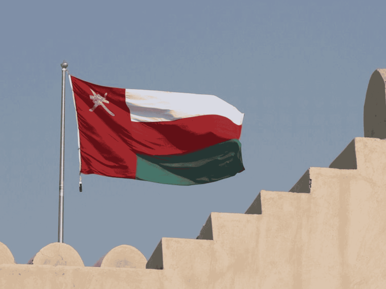 موقف مؤثر لمواطن عُماني watanserb.com