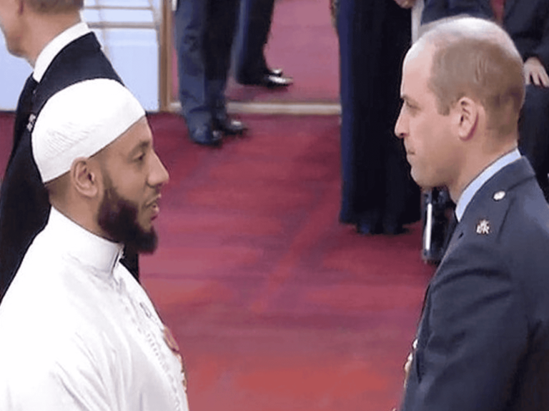 لحمايته إرهابي دهس مصلّين.. الأمير وليام يكرّم إمام مسجد بوسام الإمبراطورية البريطانية الأمير وليام يكرّم إمام مسجد watanserb.com