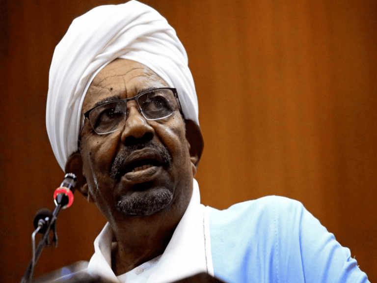 الثورة السودانية تتجه إلى السيناريو المصري بدعم إماراتي سعودي.. هذه قصة استقالة مدير المخابرات دعم إماراتي سعودي watanserb.com