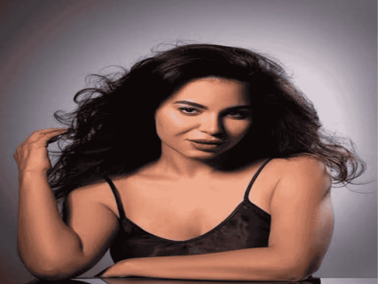 فنانة مصرية شهيرة تفاجئ حضور “الموريكس دور” بـ”فستان فاضح” فنانة مصرية بفستان فاضح watanserb.com