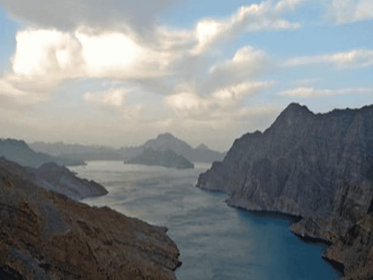 إغلاق مضيق هرمز watanserb.com