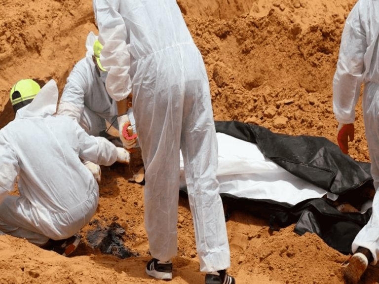 مستشفى ليبي يستقبل عشرات الجثث لجنود حفتر ومصادر تكشف تفاصيل “سحق” جنرال الإمارات جثث لجنود حفتر watanserb.com