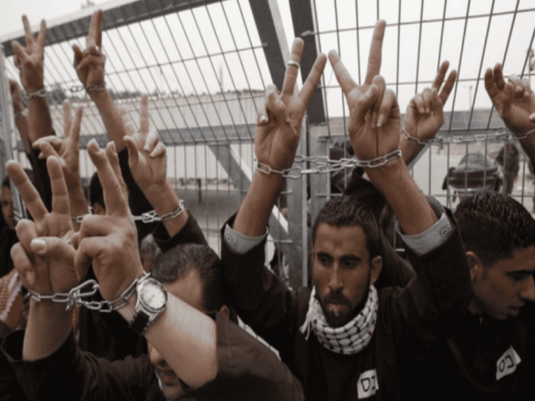 إضراب جماعي للأسرى watanserb.com