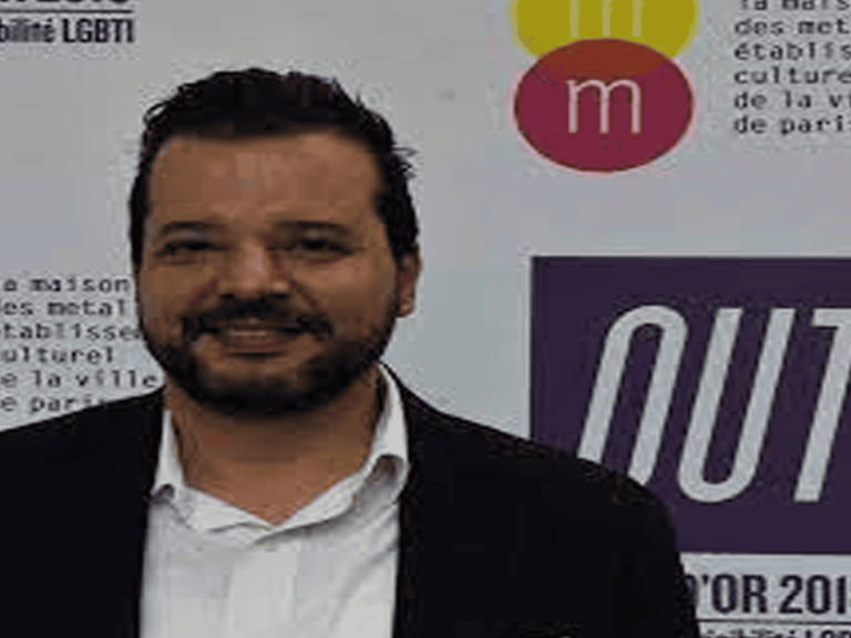 ناشط تونسي سبق ضبطه متلبسا بـ”الشذوذ” يهاجم الإسلام ويطالب المحجبات بالرحيل إلى السعودية watanserb.com