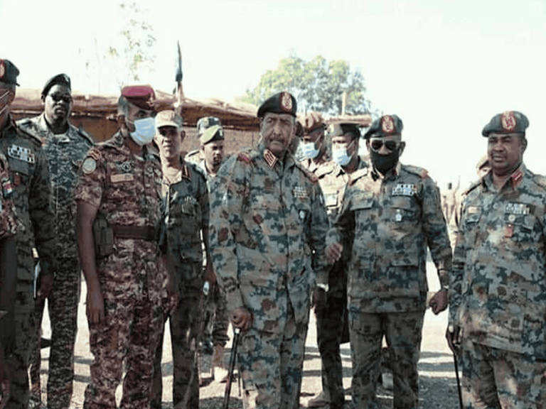 المجلس العسكري الانتقالي في السودان يعيد تشكيل قيادة الجيش ويحيل وزير الدفاع الذي “عزل” البشير للتقاعد المجلس العسكري الانتقالي watanserb.com