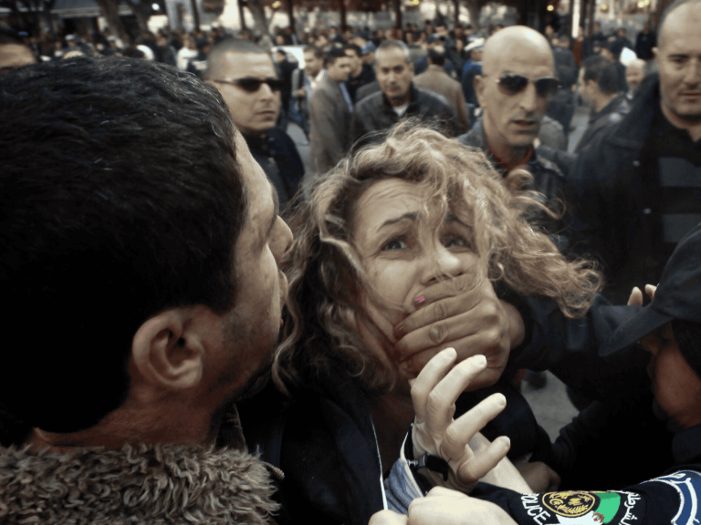 تجريد ناشطات من ملابسهنّ watanserb.com