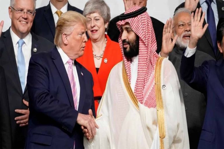 ترامب يحرج ابن سلمان في قمة العشرين بحركة صبيانية أثارت جدلا ترامب يحرج ابن سلمان watanserb.com