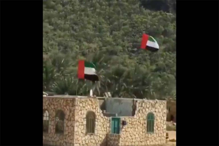 احتلال باسم دعم الشرعية الإمارات تتبجح وترفع علمها على سقطرى احتلال باسم دعم الشرعية watanserb.com