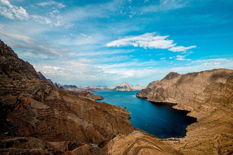 مسندم العمانية كم لم تراها من قبل هكذا تجذب جوهرة الخليج سياح العالم مسندم العمانية watanserb.com