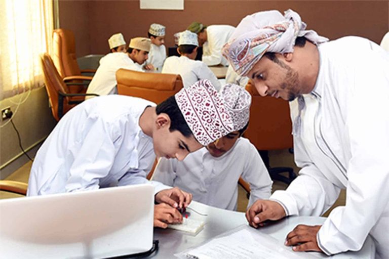 اقتطاع ريالين من رواتب المعلمين watanserb.com