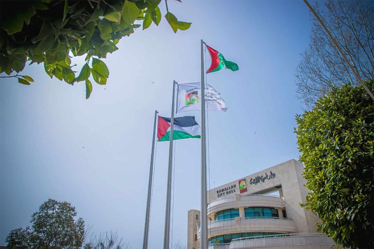 بلدية فلسطينية تغير اسم شارع “البحرين” لاسم مسؤول كويتي بارز بلدية فلسطينية watanserb.com