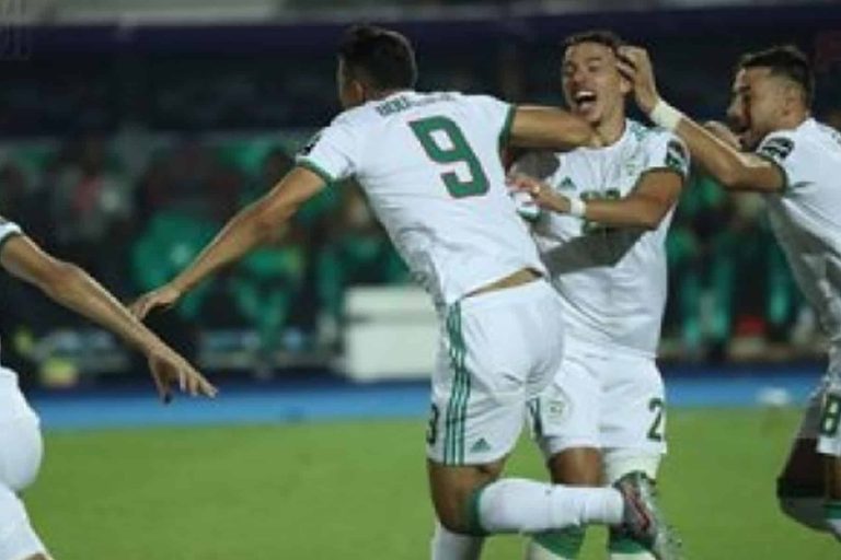 للمرة الثانية في تاريخه .. منتخب الجزائر يتوّج بطلاً لإفريقيا بعد الفوز على السنغال (شاهد) منتخب الجزائر watanserb.com