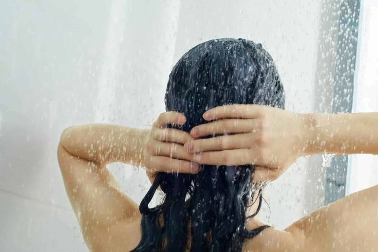 تصوير فتاة أثناء استحمامها watanserb.com