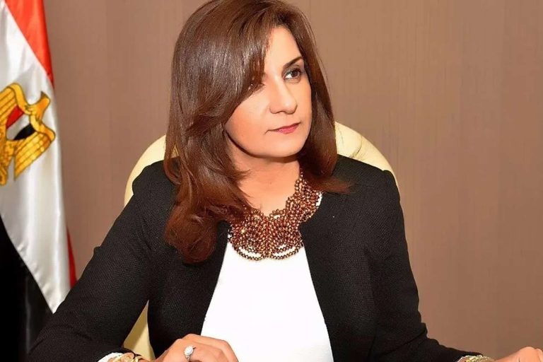 نبيلة مكرم ومعارضي السيسيwatanserb.com