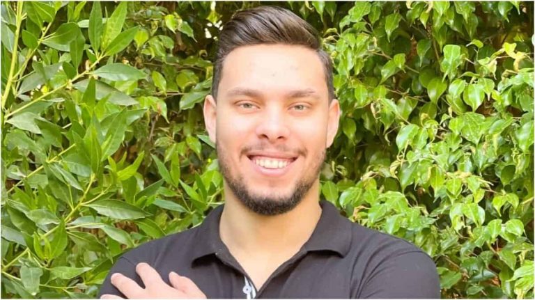 يوتيوبر مصري “قليل حياء” يفجر موجة غضب واسعة: دعا متابعيه للاستمتاع بزوجته! اليوتيوبر المصري الشهير أحمد حسن watanserb.com