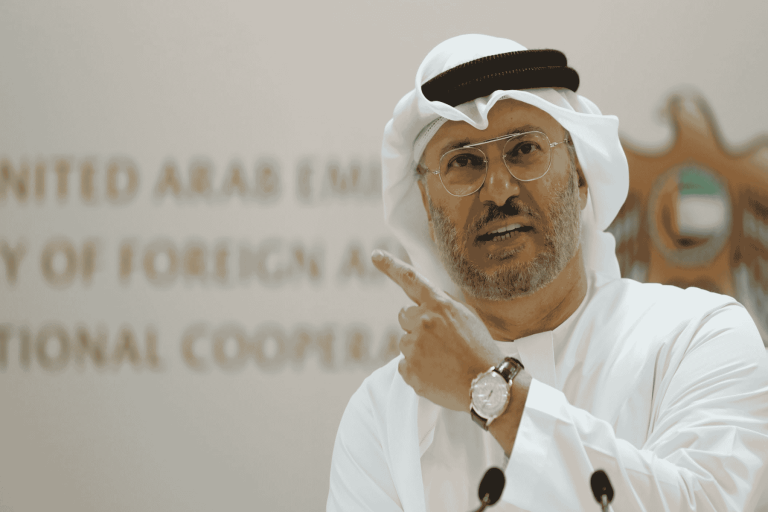 أنور قرقاش يتضامن مع السعودية watanserb.com