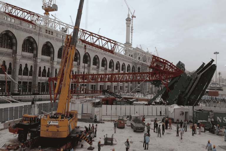رغم مقتل أكثر من 100 وإصابة 238 .. قضاء “بن سلمان” يُغلق ملف “رافعة الحرم” بتبرئة المتهمين ومنع الديّات! ملف رافعة الحرم watanserb.com