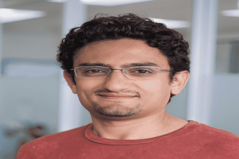 ظهر في حالة غير طبيعية.. وائل غنيم يهاجم السيسي ويسب وزير خارجية الإمارات بلفظ خارج وائل غنيم يهاجم السيسي watanserb.com