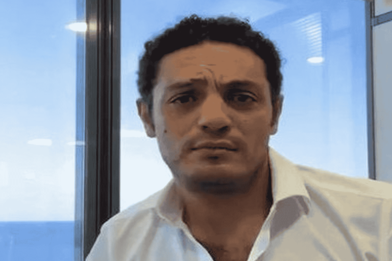 محمد علي يفضح خطّة اختباء “السيسي” في نفق حال ثورة المصريين عليه .. ويكشف محاولة استدراجه للسفارة! محمد علي يفضح السيسي watanserb.com