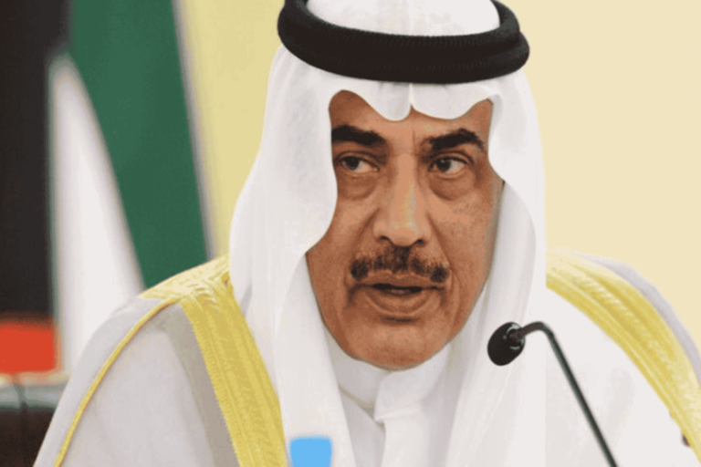 وزير الدفاع الكويتي يستنفر الجيش بعد الطائرة التي حلّقت فوق قصر الأمير .. وهذا ما طلبه وزير الدفاع الكويتي يستنفر الجيش watanserb.com