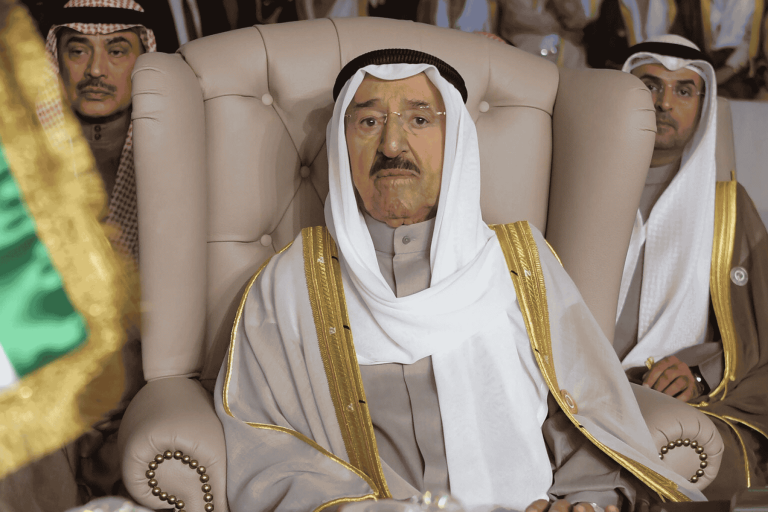بعد إدخاله المستشفى .. “الدويلة” يكشف سبب عدم ارتياحه لسفر أمير الكويت لأمريكا! سفر أمير الكويت لأمريكا watanserb.com