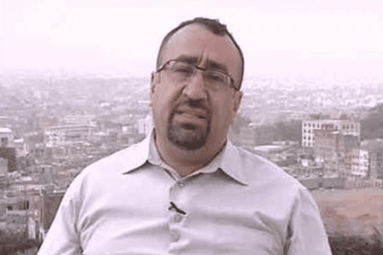 ناشط حقوقي: اغسلوا اياديكم من السعودية سبع مرات إحداهن بالتراب لأن دورها أنجس من الإمارات السعودية أنجس من الإمارات watanserb.com
