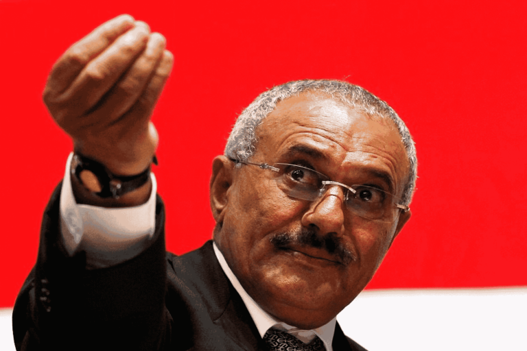 “أعوذ بالله أن أستسلم”.. تفاصيل جديدة تكشف لأول مرة عن اللحظات الأخيرة بحياة علي صالح وقصة 3 عروض لإنقاذه اللحظات الأخيرة بحياة علي صالح watanserb.com