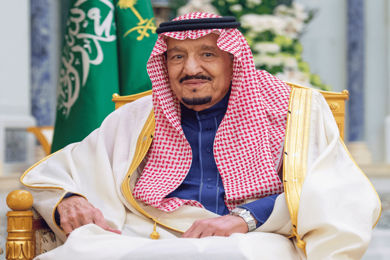 كيف بدا الملك سلمان في أوّل ظهور له بعد مقتل حارسه الشخصي وماذا قال عنه؟ الملك سلمان في أوّل ظهور له watanserb.com