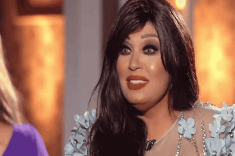 بثّ مباشر من غرفة نومها .. الراقصة فيفي عبده تُصاب بنوبة جنون وتسبّ بألفاظ إباحية المطالبين برحيل السيسي! فيفي عبده تُصاب بنوبة جنون watanserb.com