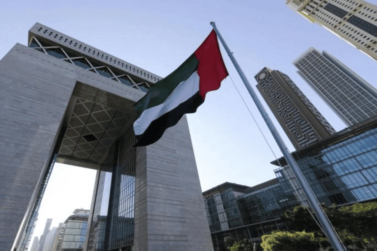 قناة يونانية تفضح “دولة السعادة”: الإمارات تشهد اتساعا خطيرا في ظاهرة “الجنس والبغاء القسري” الإمارات وتجارة الجنس watanserb.com