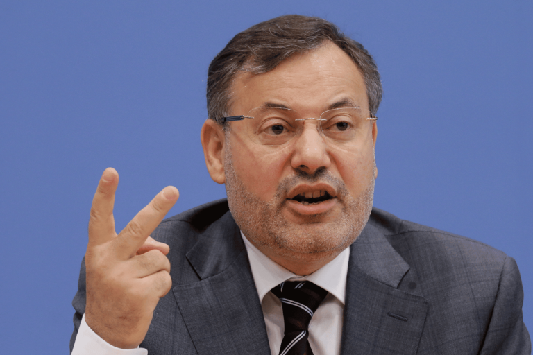 أحمد منصور watanserb.com