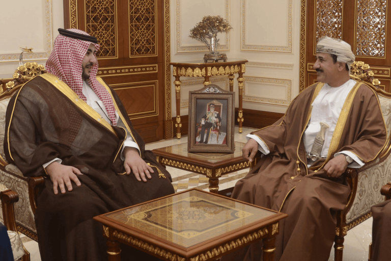 بن سلمان يصل السلطنة watanserb.com