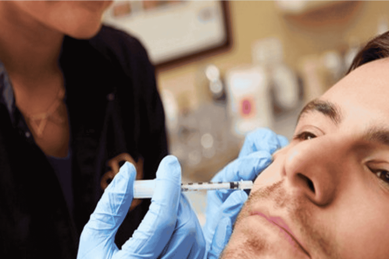 الوضع خطير في الإمارات.. الرجال يزاحمون النساء على عيادات التجميل لـ”نفخ الشفاه” وأشياء أخرى تثير ضجة عيادات التجميل للرجال watanserb.com