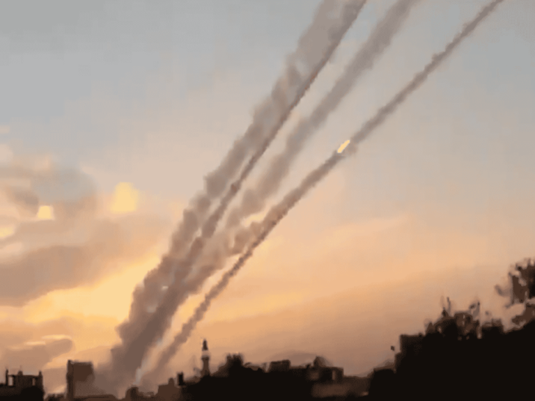 مستوطنون مذعورون من صواريخ غزة وفرار جماعي إلى الملاجئ وإسرائيل تعلن حالة الاستنفار القصوى إسرائيل تعلن حالة الاستنفار watanserb.com