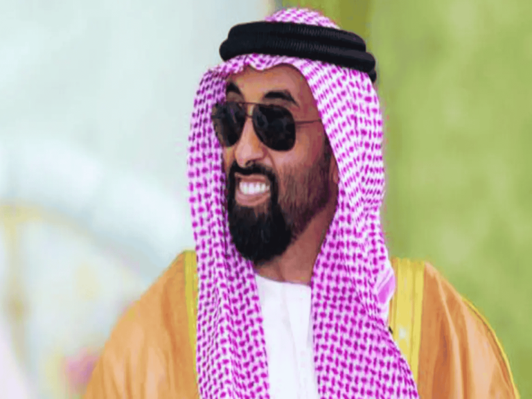 سمعت أنك شاركت في فتوحات وعمرك 12 عاماً..شاعر إماراتي أراد أن يطبل لـ” الشيخ طحنون” فأثار سخرية واسعة شاعر يمدح الشيخ طحنون watanserb.com