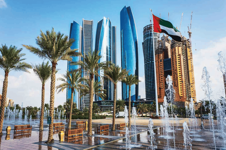 في الإمارات صوّره عارياً watanserb.com