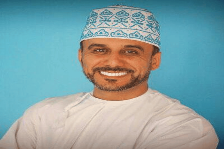 إعلامي عُماني يوجّه رداً مزلزلاً لمغرّد إماراتي وصف العُمانيين بـ”عمال النظافة” .. فضح حُكّامهم بتغريدة نارية إعلامي عُماني ومغرّد إماراتي watanserb.com
