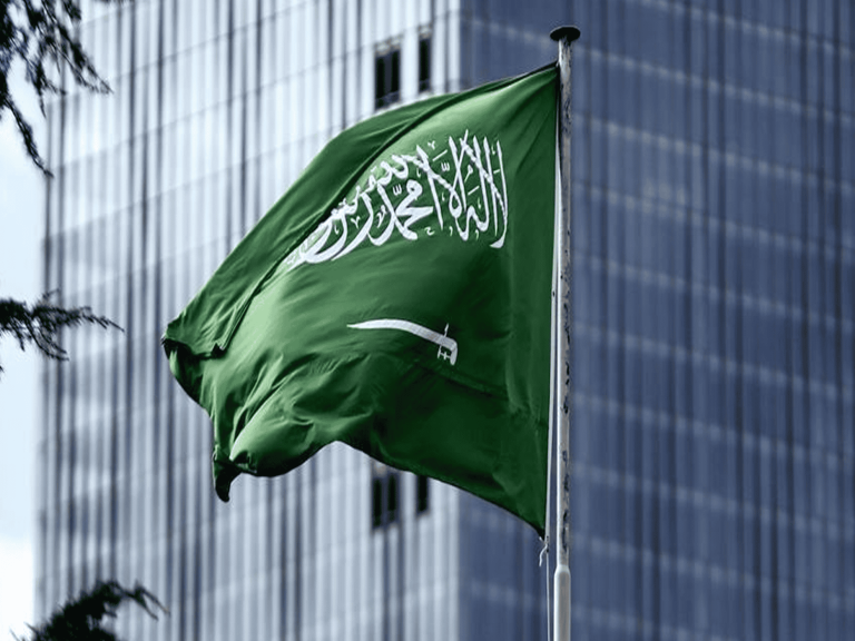 السعودية العظمى أين وصلت.. فتاة شبه عارية تسير وسط جموع من الشبان في أحد أسواق الرياض فتاة شبه عارية في أسواق الرياض watanserb.com