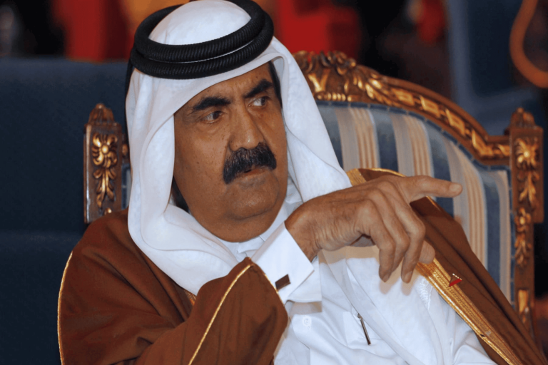 مقطع لنائلة ابنة الأمير تميم مع جدها الشيخ حمد التقط دون علمهما يحظى بتفاعل واسع watanserb.com