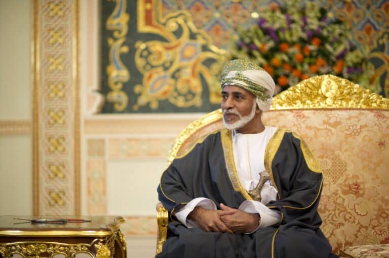 ليس بناطحات السحاب .. تقرير يكشف كيف نقل السلطان قابوس عُمان من العصور الوسطى إلى الإطلالة العالمية المبهرة السلطان قابوس watanserb.com
