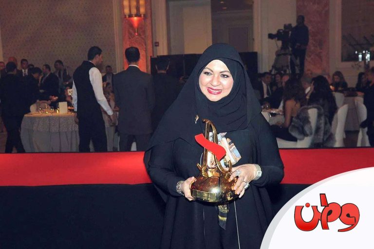 منى المنصوري و أمير قطر watanserb.com