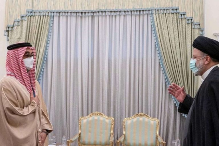 مواجهة كورونا في إيران و الخليج watanserb.com
