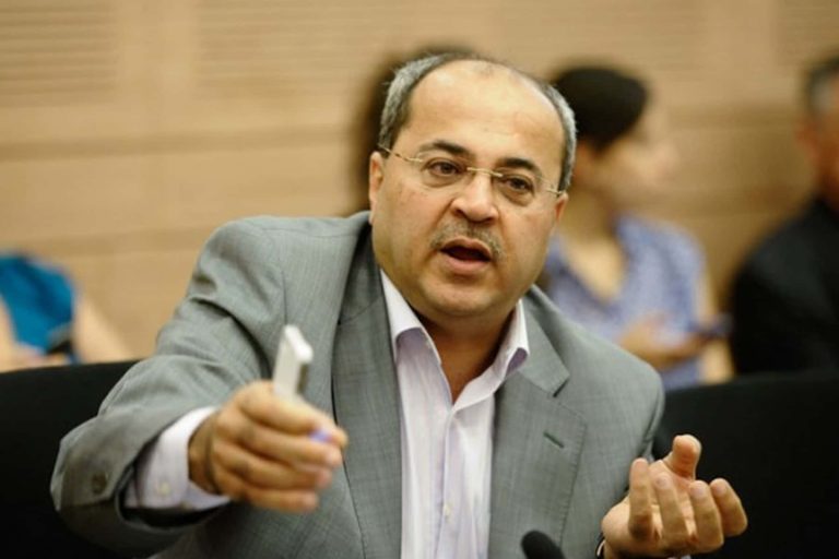 أحمد الطيبي يمزق بنود صفقة القرن watanserb.com