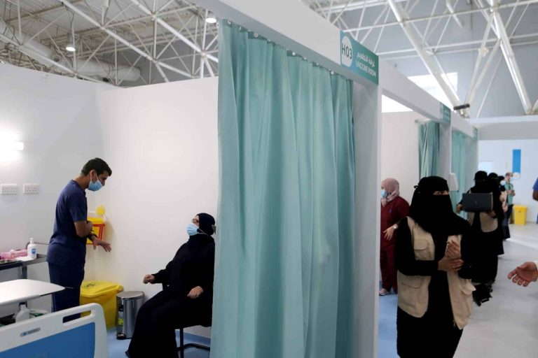 ليلة الرعب في الصين.. العائدون إلى السعودية يكشفون لأول مرة ما جرى لهم وهذا مصير مصور “جثث كورونا” جثث كورونا في السعودية watanserb.com