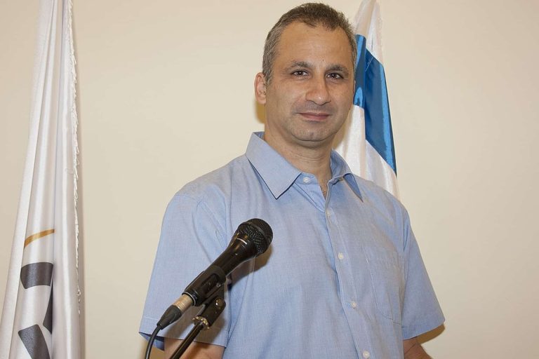 صحفي إسرائيلي: أيّ حاكم عربي يتملّص من صفقة القرن سنخلعه ونأتي بغيره .. هكذا ردّ عليه بروفيسور عُماني حاكم عربي صفقة القرن watanserb.com